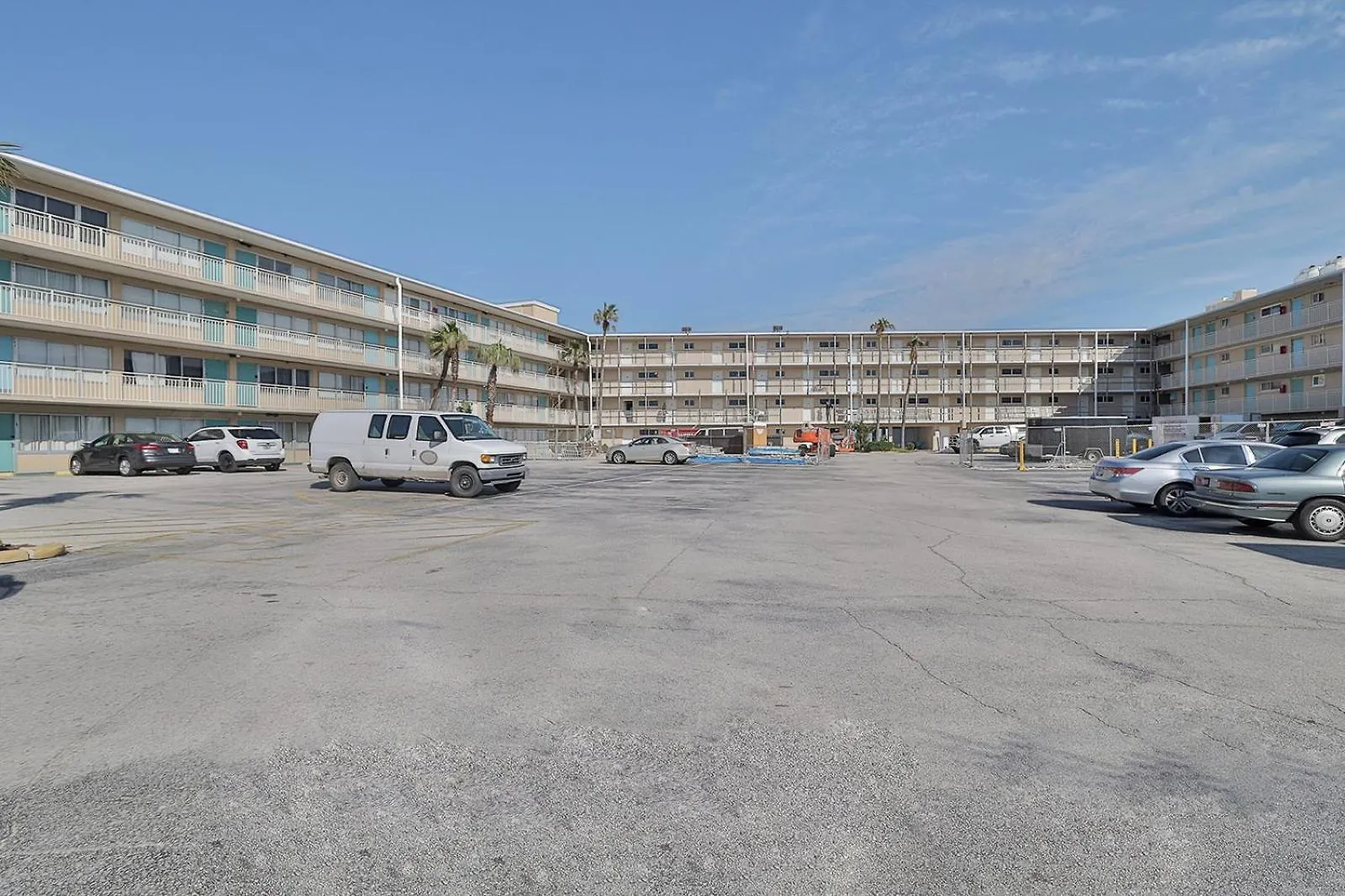 Oceanfront Penthouse, Ocean Views, Steps To Beach With Pool Daytona Beach 0*,  ABD